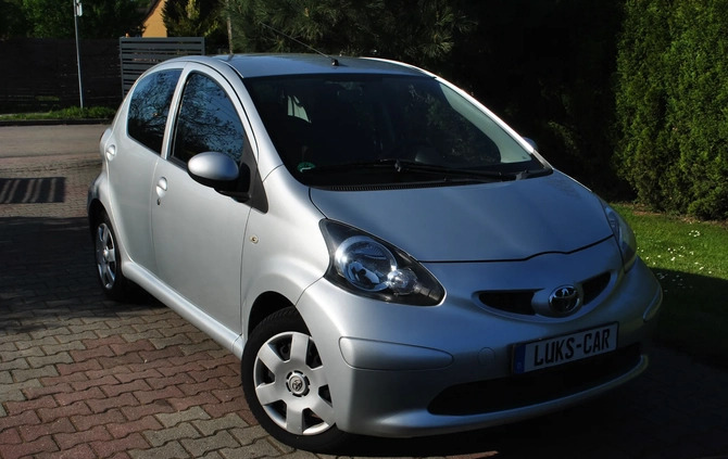 Toyota Aygo cena 11999 przebieg: 170000, rok produkcji 2007 z Barwice małe 781